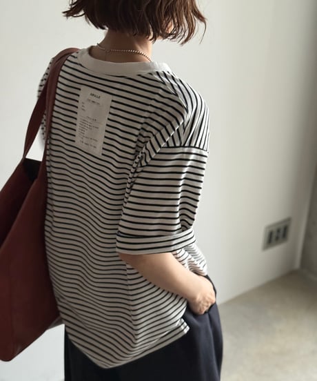back tag border t-shirt