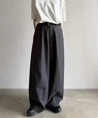 wide oval slacks