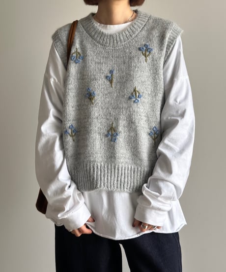 crew neck flower vest