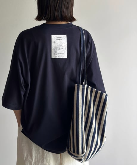 simple back tag t-shirt