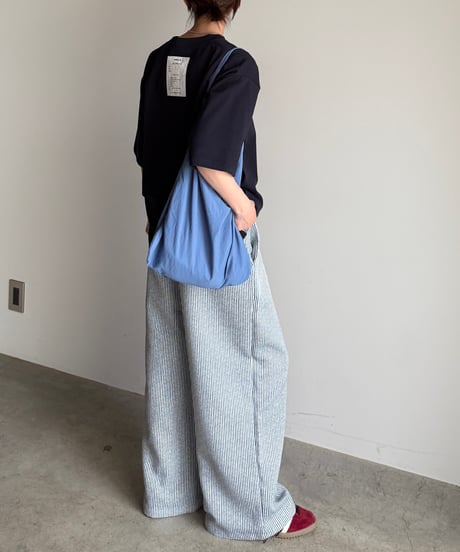 simple back tag t-shirt