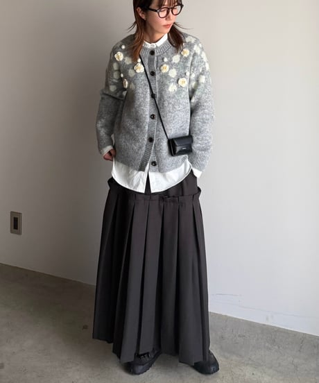 box pleats long skirt