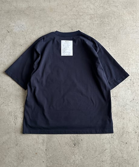 simple back tag t-shirt