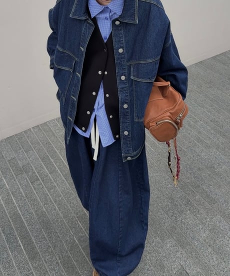 loose oval denim