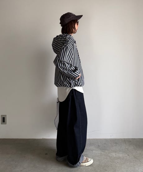pleats curve denim