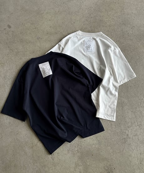simple back tag t-shirt