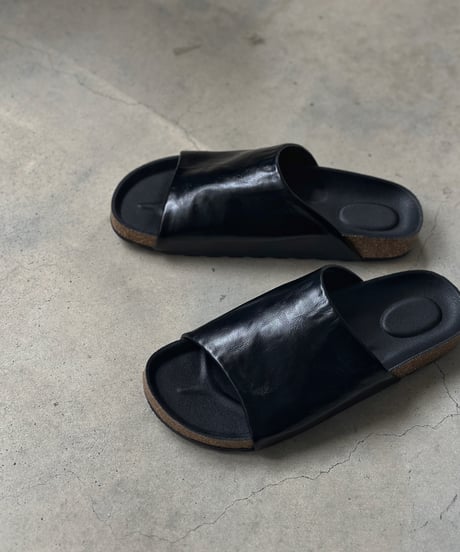 simple flat sandal