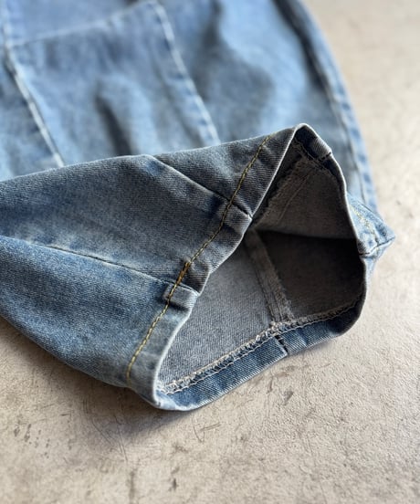 loose oval denim