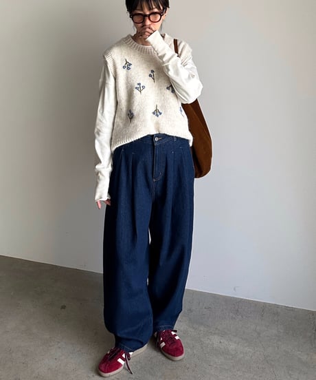 crew neck flower vest