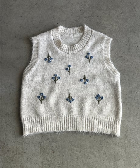 crew neck flower vest