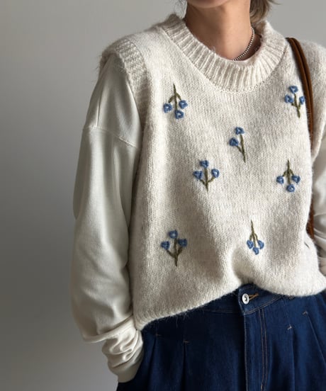 crew neck flower vest