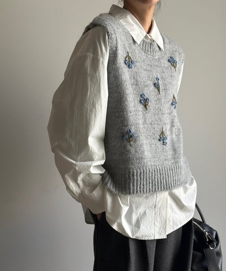 crew neck flower vest