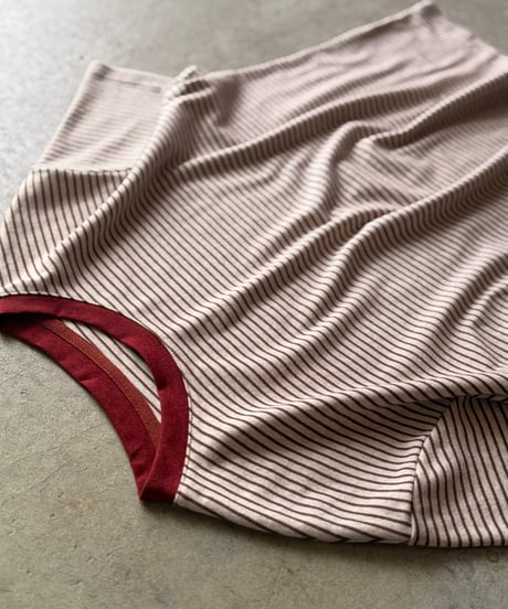 color neck border t-shirt