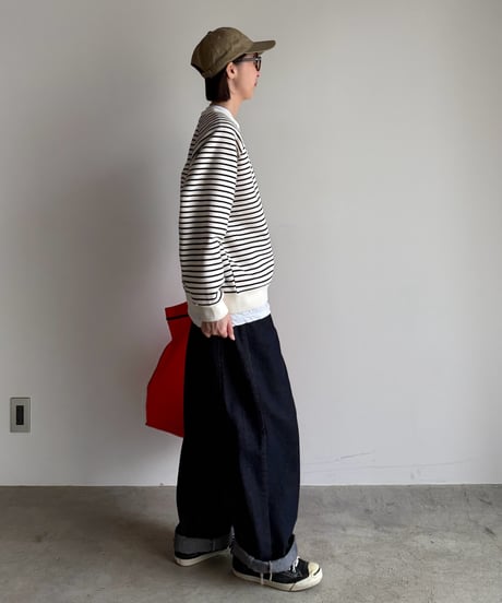 border raglan pullover