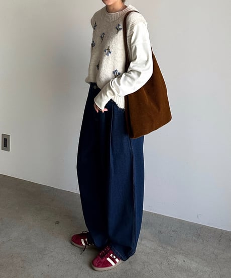 crew neck flower vest