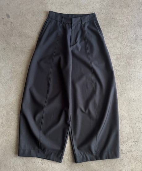 wide oval slacks
