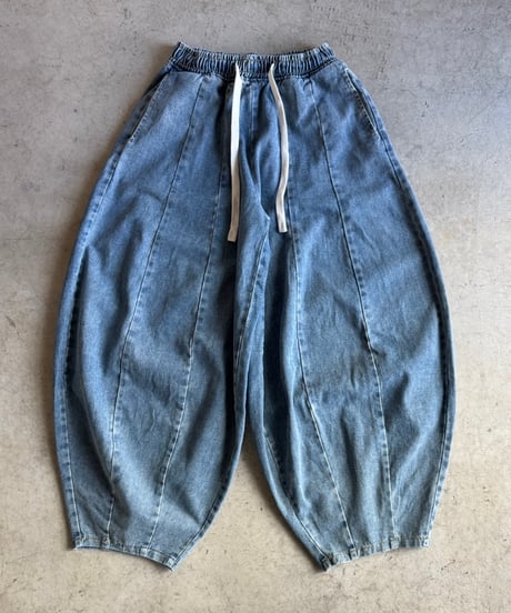 loose oval denim