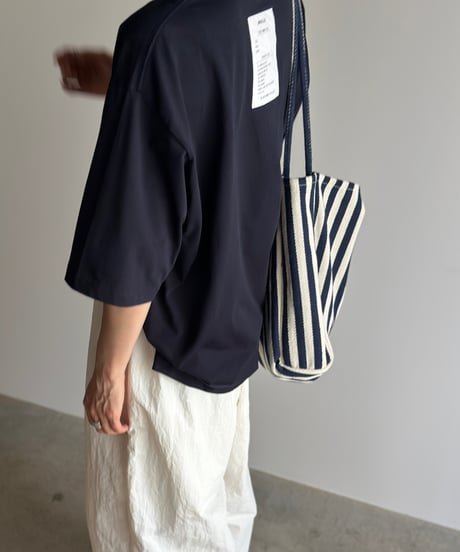 simple back tag t-shirt