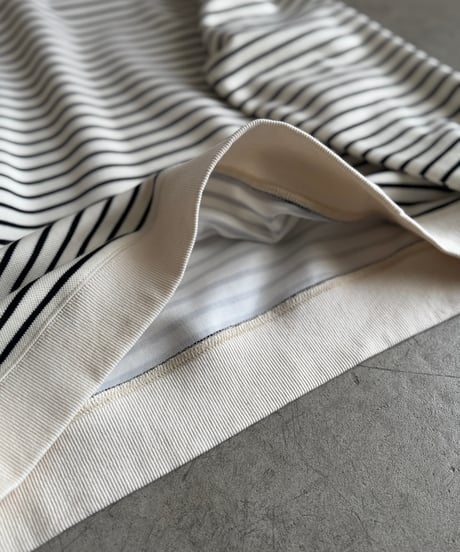 border raglan pullover