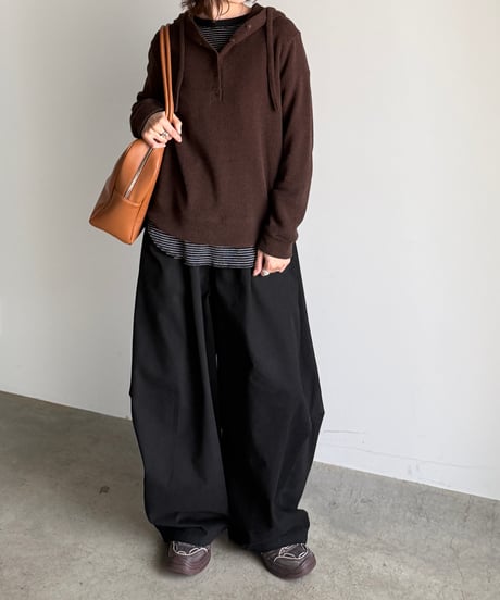 wide oval pants