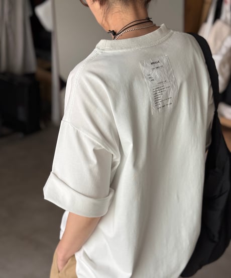 simple back tag t-shirt