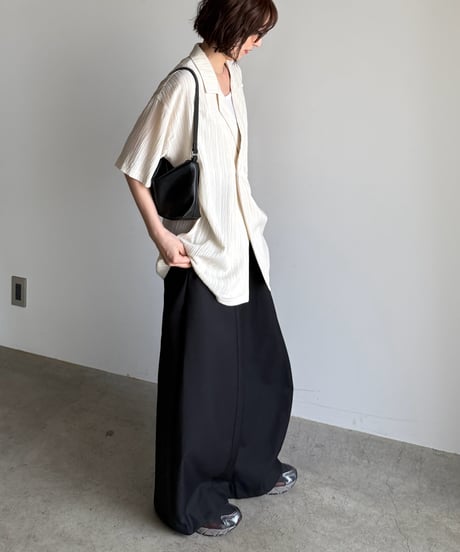 wide oval slacks