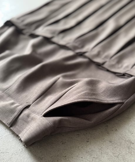 box pleats long skirt