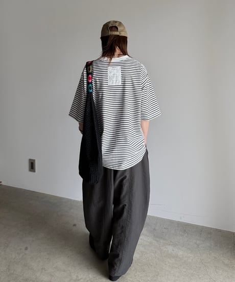 back tag border t-shirt