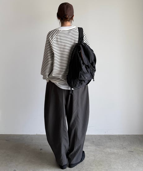 border raglan pullover