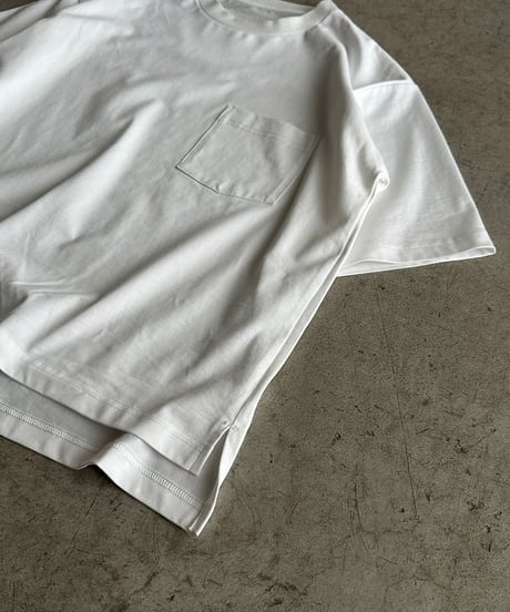 simple back tag t-shirt
