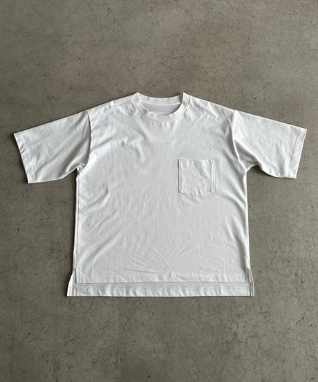 simple back tag t-shirt
