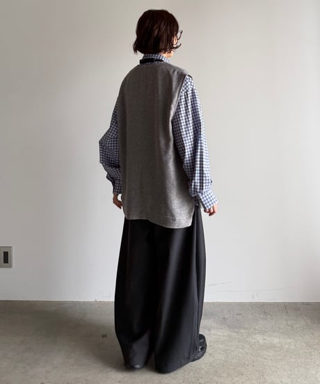wide oval slacks