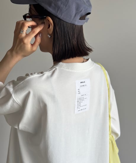 simple back tag t-shirt