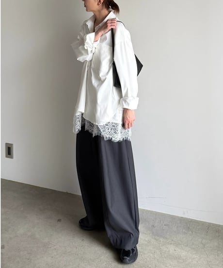 wide oval slacks