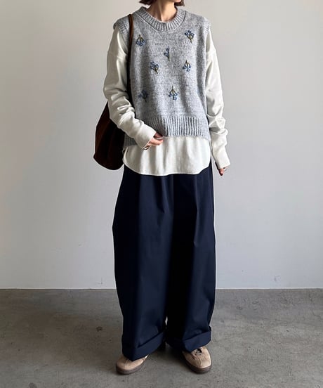 crew neck flower vest