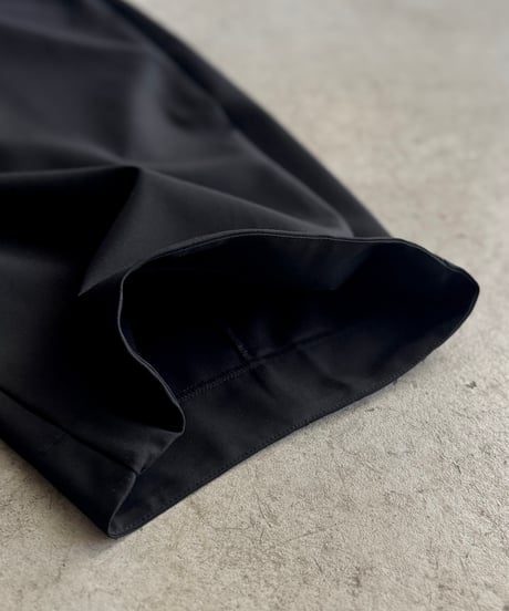 wide oval slacks