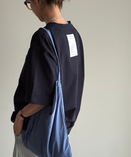 simple back tag t-shirt