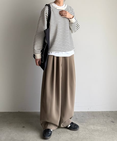 border raglan pullover