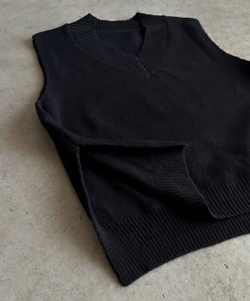 V neck knit vest | ARULLE