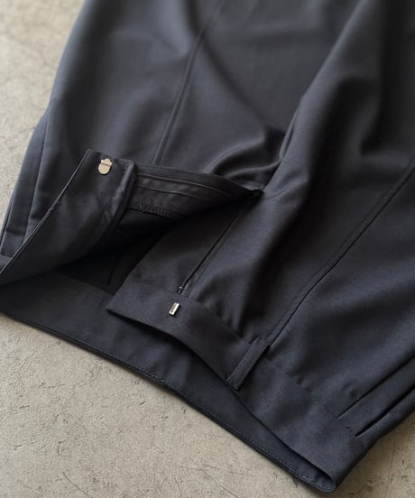 wide oval slacks