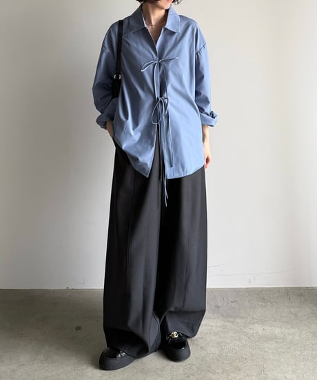 wide oval slacks