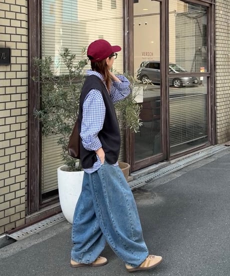 loose oval denim