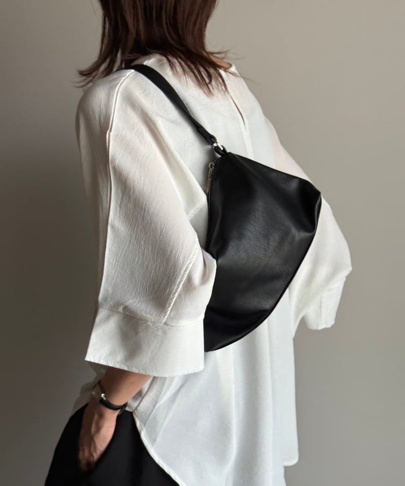 soft one shoulder bag | ARULLE