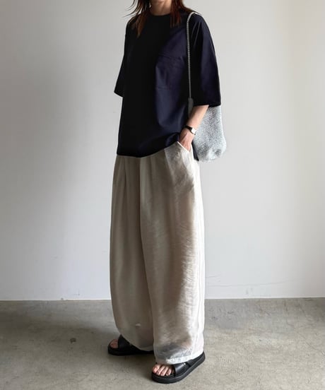 simple back tag t-shirt