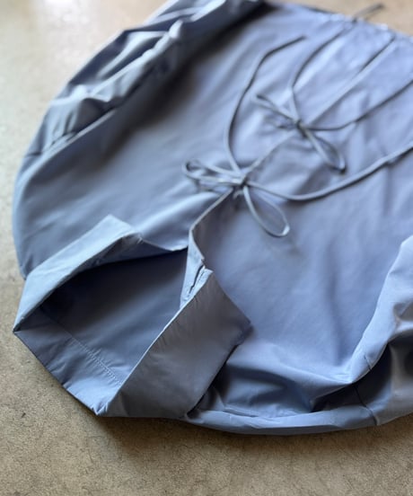front ribbon blue shirt