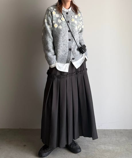 box pleats long skirt