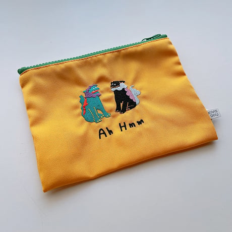 KIVISDOU　コミカル刺繍 ポーチ　イエロー　かわいい狛犬ペア　【メール便対応】