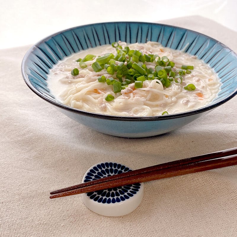 浜陶【波佐見焼】BLUE彫 反ボウル（中） 深皿 サラダボウル 丼 | Flow