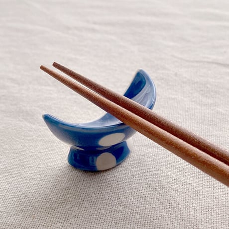 【波佐見焼】西海陶器くらわんか碗 箸置　ブルードット（水玉）　箸置き はしおき カトラリーレスト【メール便アイテム】