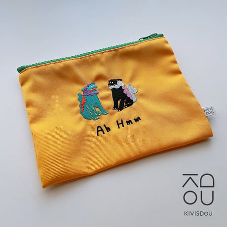 KIVISDOU　コミカル刺繍 ポーチ　イエロー　かわいい狛犬ペア　【メール便対応】